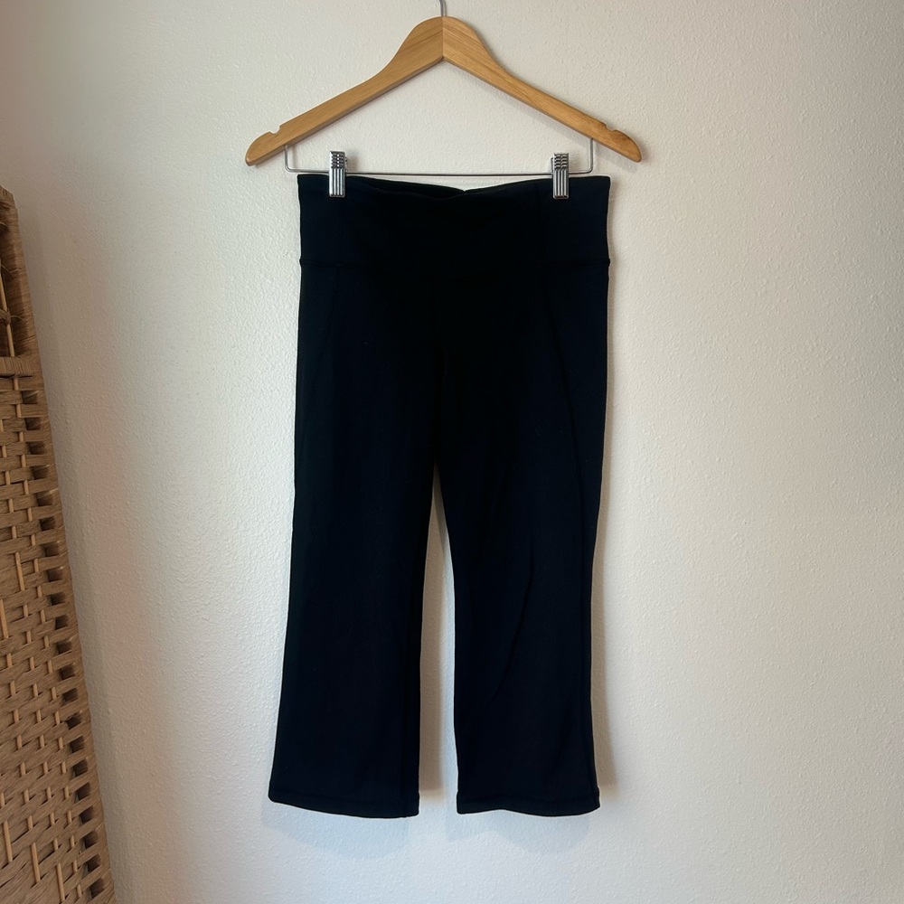 Lululemon black capri leggings